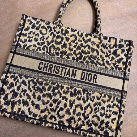 Dior leopard medium book tote - Picture 1 of 3